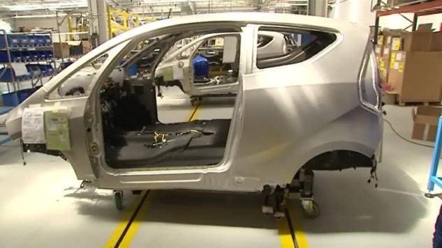 Assemblage de la Bluecar chez Renault, a Dieppe