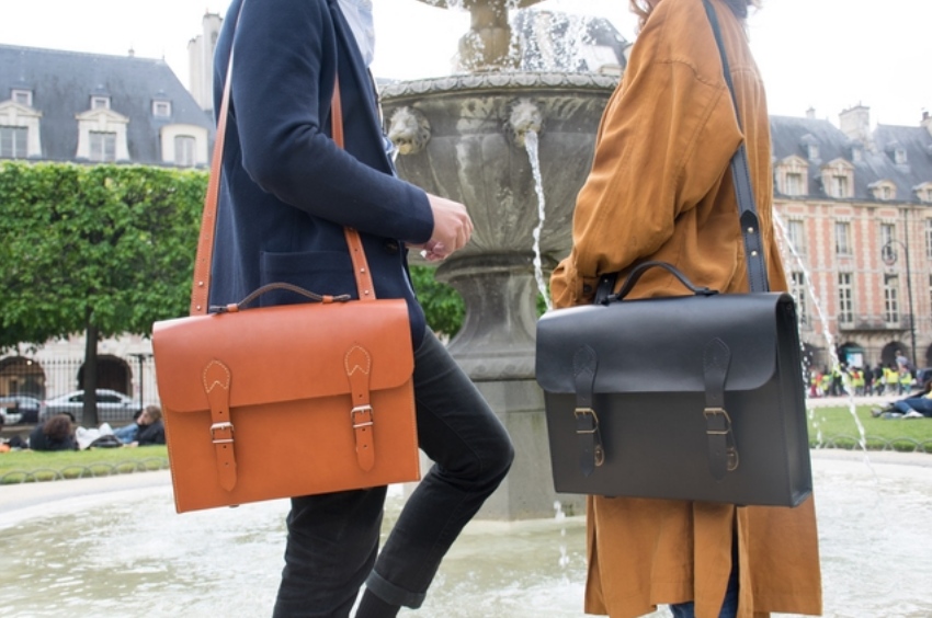 Les cartables en cuir Valet de Pique sont fabriqués en France, à Paris.