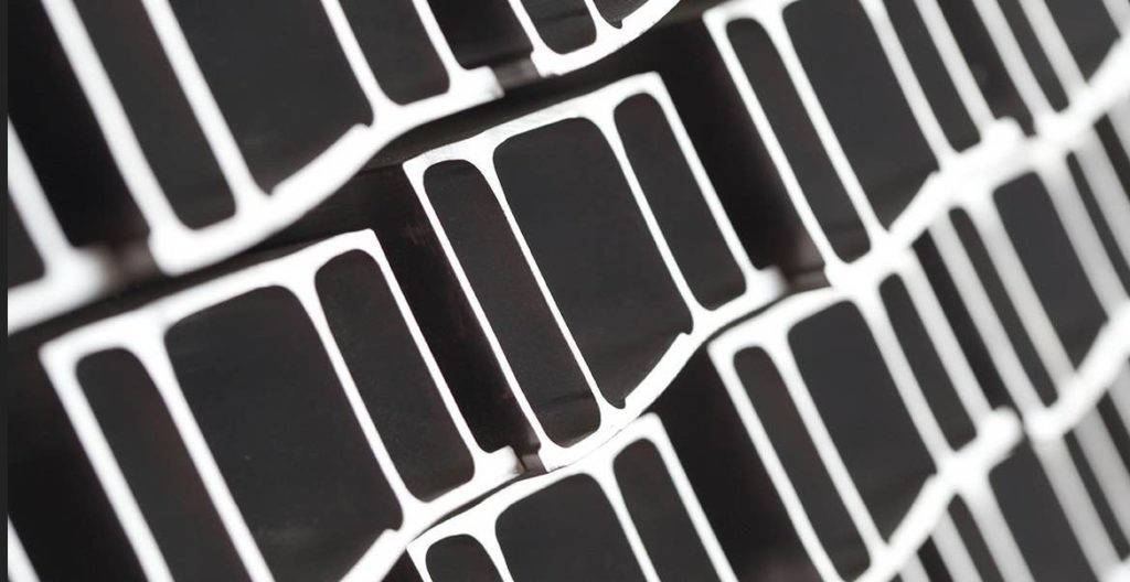 Constellium fabrique des éléments et des composants en aluminium pour l'industrie, l'automobile et les transports.
