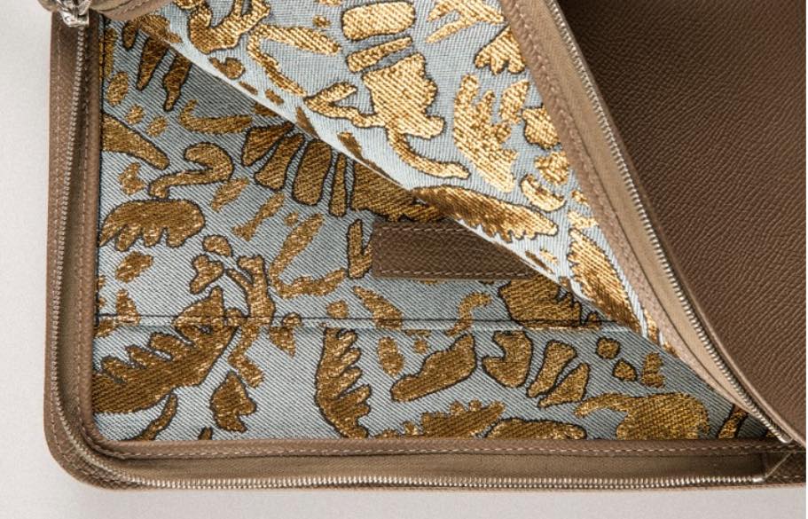 Les matières premières utilisées pour la fabrication des pochettes Émile et Léa sont toutes d'origine française.