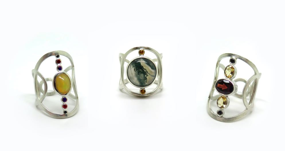 Bagues en argent et pierres fines colorées, fabriquées à la main en France, à Paris, par Philomène Thebault.