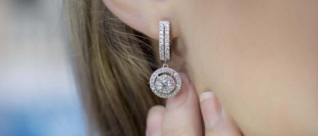 Boucles d'oreilles Mademoiselle AD : des bijoux précieux fabriqués en France.