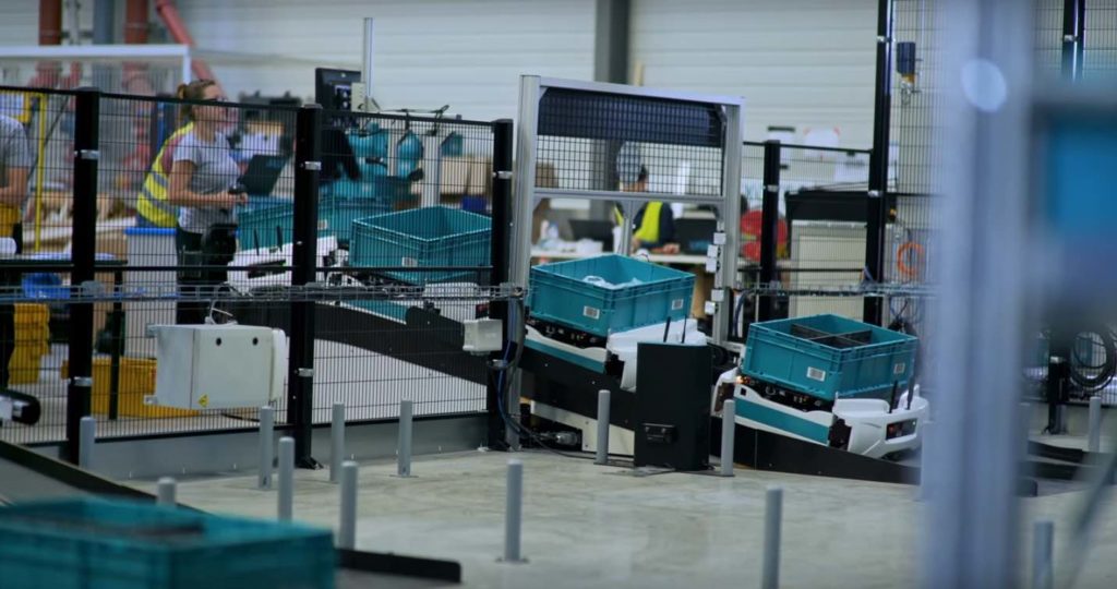 Les robots Skypods d'Exotec suppriment les tâches physiquement fatigantes et parfois dangereuses.