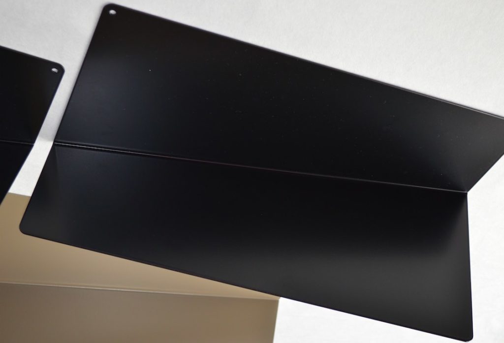 IDfer Folded, des étagères en aluminium à la fois pratiques, design et fabriquées en France.