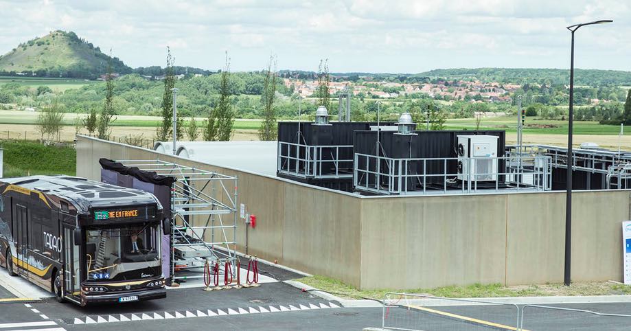 McPhy a construit une première station d'approvisionnement de bus en hydrogène.
