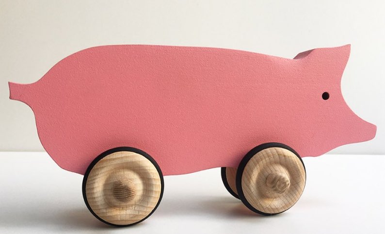 Cochon en bois à roulettes, fabriqué en France par Fraise & Bois.